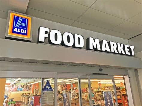 Today, ALDI has 4 supermarkets in Bronx, New York. ALDI also has grocery stores nearby for your convenience: Gun Hill Road, Bronx, NY (3.78 miles away) Third Avenue, Bronx, NY (4.07 miles away) White Plains Rd, Bronx, NY (4.48 miles away) Go to the following page for the entire list of all ALDI locations near Bronx. Christmas, Easter ...